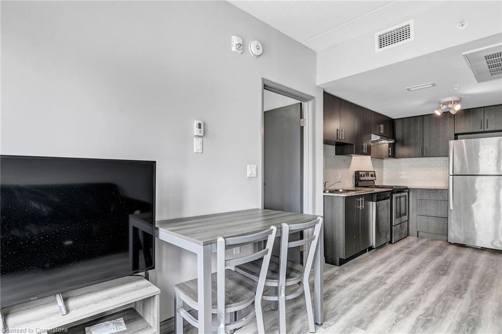 B02 In Building G-275 Larch Street, Waterloo, ON - Indoor Photo Showing Kitchen With Stainless Steel Kitchen