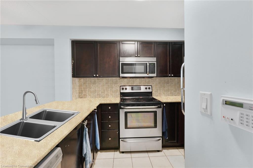 906-73 King William Crescent, Richmond Hill, ON - Indoor Photo Showing Kitchen With Double Sink