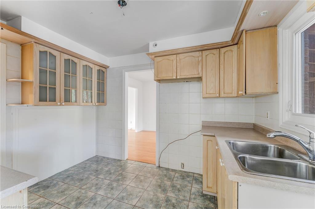 109 Valleymede Drive, Richmond Hill, ON - Indoor Photo Showing Kitchen With Double Sink