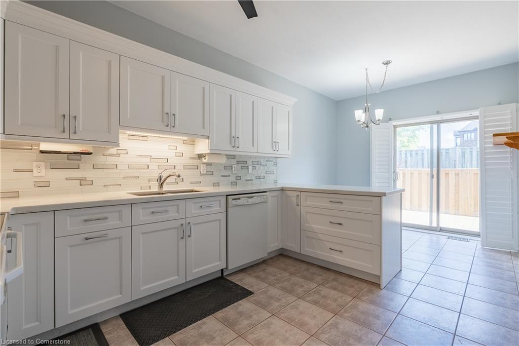 3-34 Southbrook Drive, Binbrook, ON - Indoor Photo Showing Kitchen