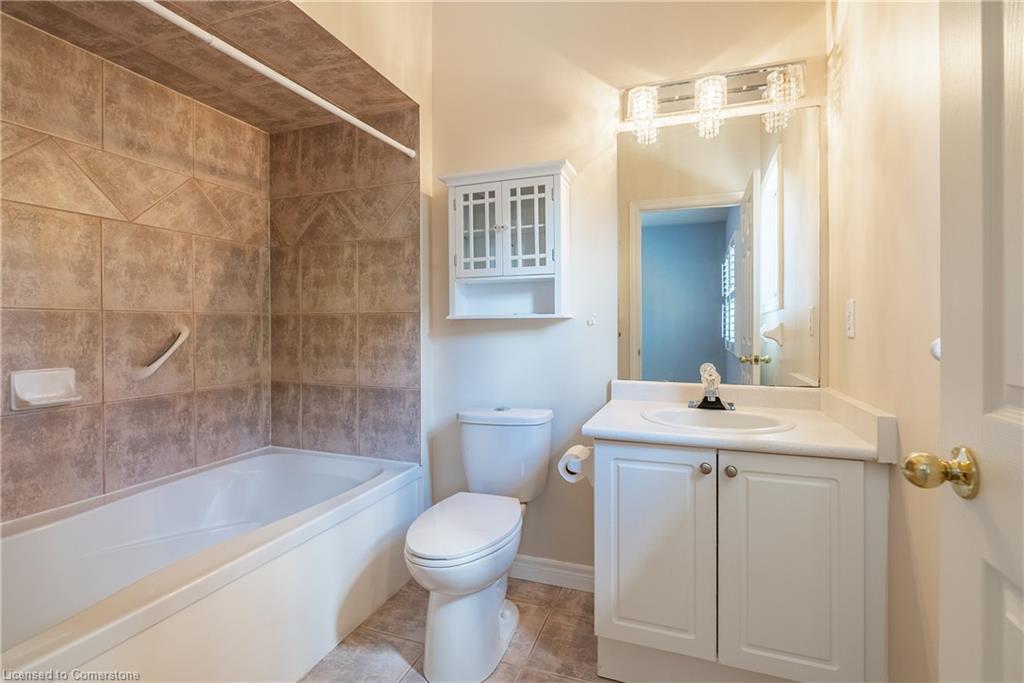 3-34 Southbrook Drive, Binbrook, ON - Indoor Photo Showing Bathroom