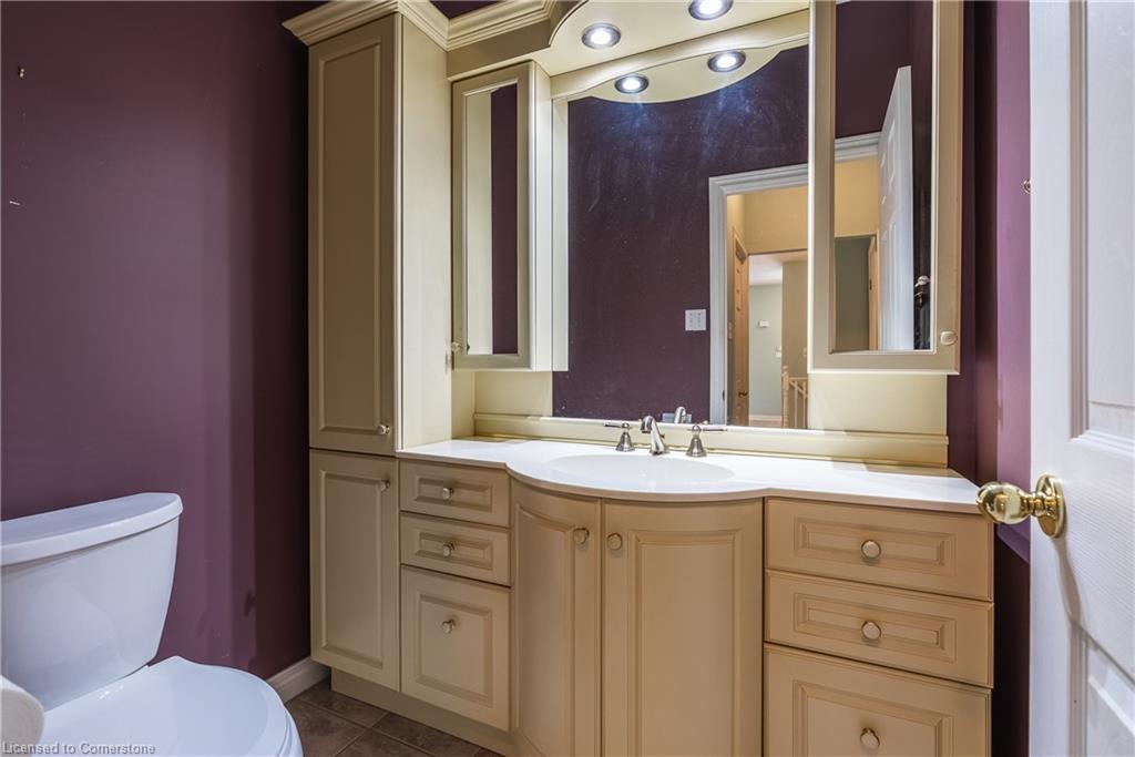 3-34 Southbrook Drive, Binbrook, ON - Indoor Photo Showing Bathroom