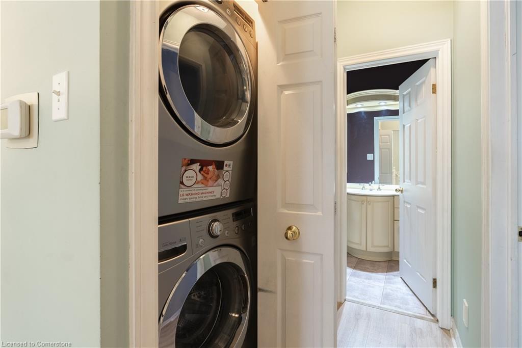 3-34 Southbrook Drive, Binbrook, ON - Indoor Photo Showing Laundry Room