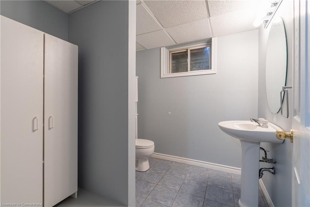 3-34 Southbrook Drive, Binbrook, ON - Indoor Photo Showing Bathroom