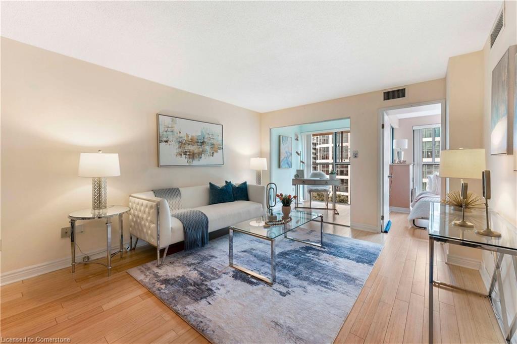 811-65 Scadding Avenue, Toronto, ON - Indoor Photo Showing Living Room