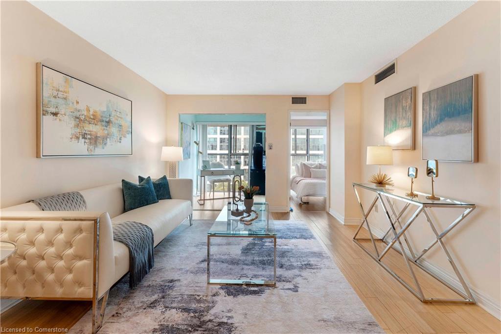 811-65 Scadding Avenue, Toronto, ON - Indoor Photo Showing Living Room