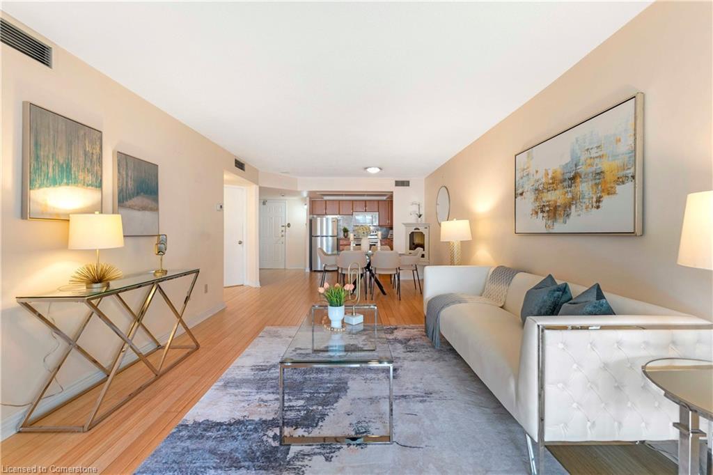 811-65 Scadding Avenue, Toronto, ON - Indoor Photo Showing Living Room