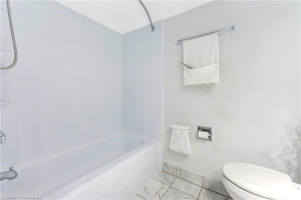 811-65 Scadding Avenue, Toronto, ON - Indoor Photo Showing Bathroom