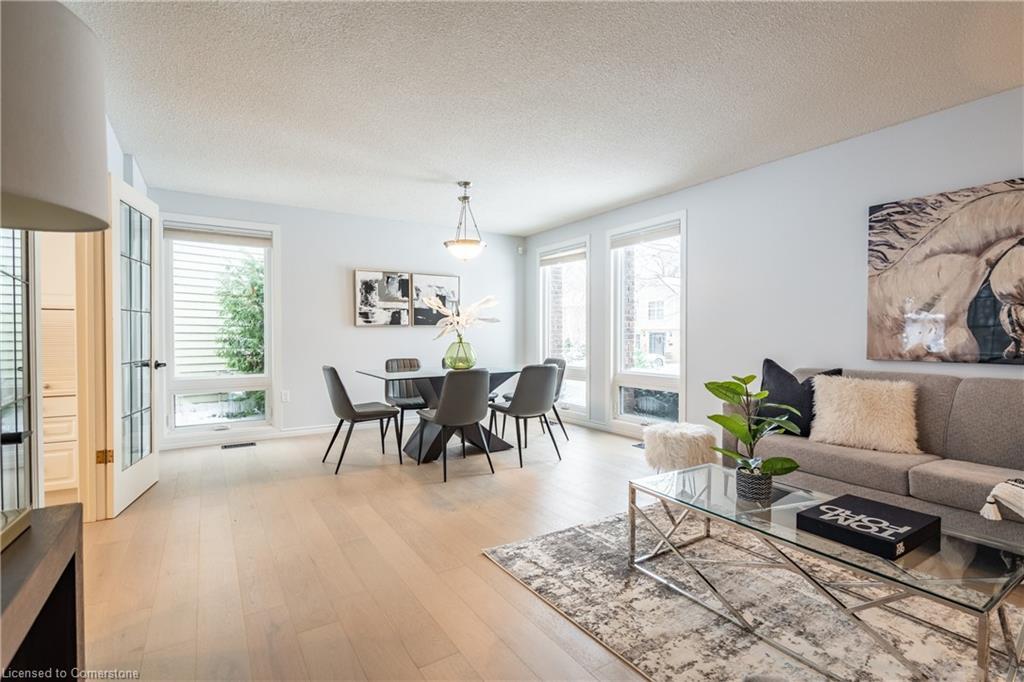 65 Hillcrest Avenue, St. Catharines, ON - Indoor Photo Showing Living Room