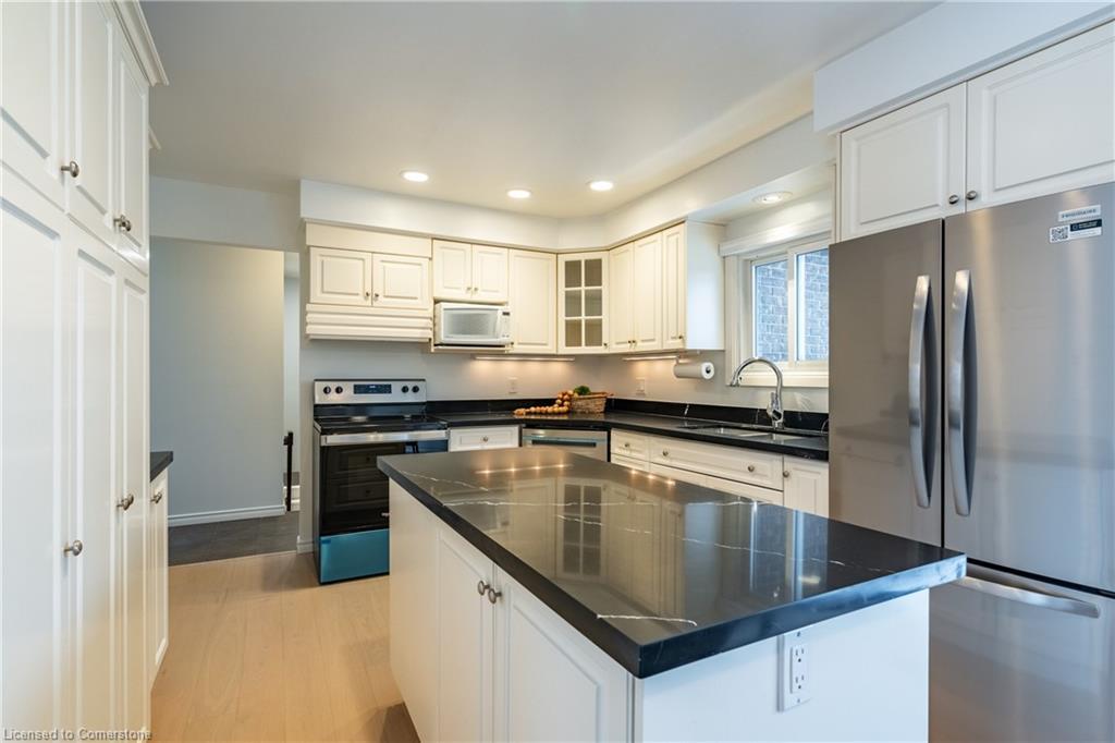 65 Hillcrest Avenue, St. Catharines, ON - Indoor Photo Showing Kitchen