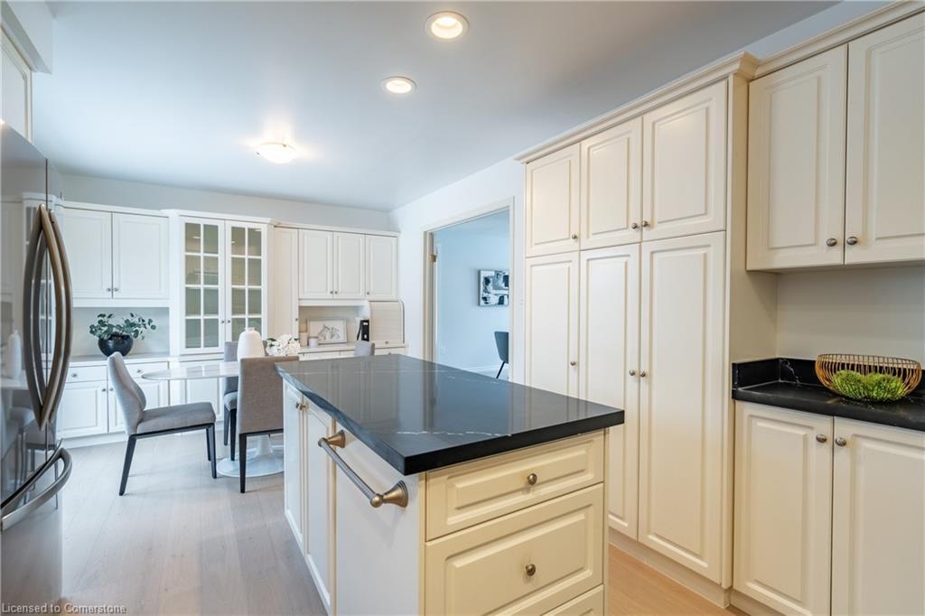 65 Hillcrest Avenue, St. Catharines, ON - Indoor Photo Showing Kitchen