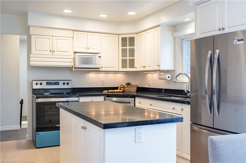 65 Hillcrest Avenue, St. Catharines, ON - Indoor Photo Showing Kitchen With Double Sink