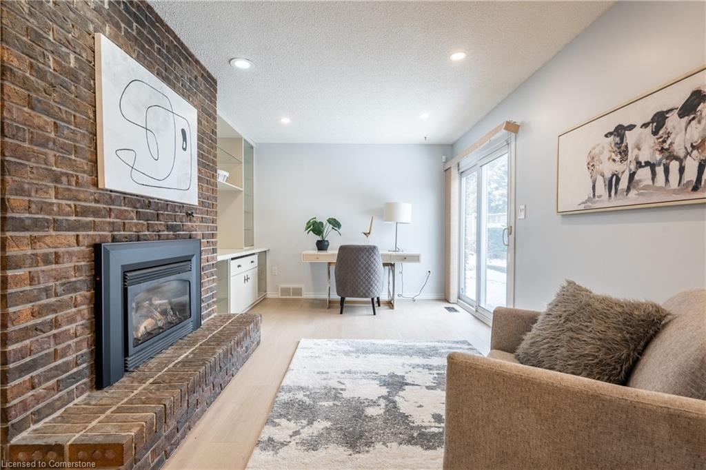 65 Hillcrest Avenue, St. Catharines, ON - Indoor Photo Showing Living Room With Fireplace