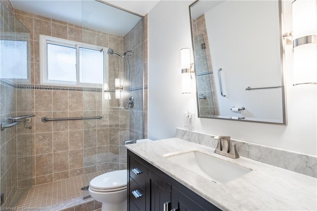 65 Hillcrest Avenue, St. Catharines, ON - Indoor Photo Showing Bathroom