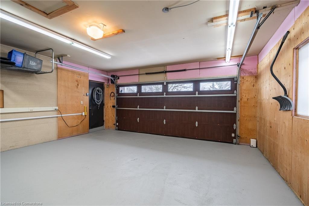 65 Hillcrest Avenue, St. Catharines, ON - Indoor Photo Showing Garage