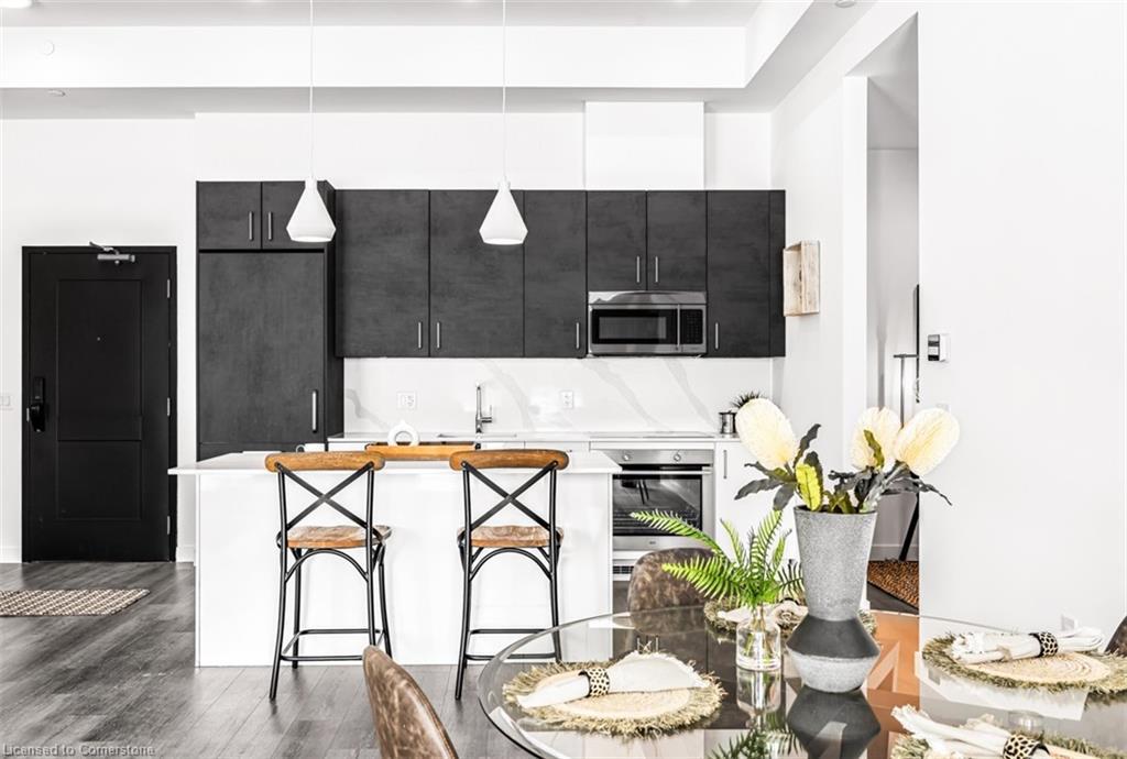 407-7549A Kalar Road, Niagara Falls, ON - Indoor Photo Showing Kitchen With Upgraded Kitchen