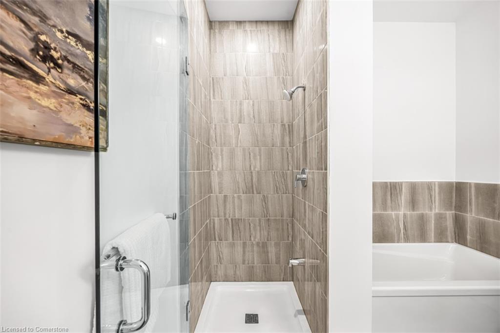 407-7549A Kalar Road, Niagara Falls, ON - Indoor Photo Showing Bathroom