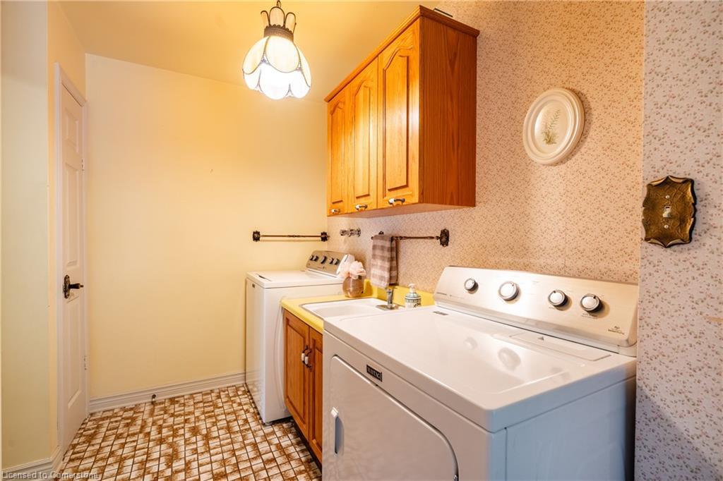 2083 Hollow Road, Thorold, ON - Indoor Photo Showing Laundry Room
