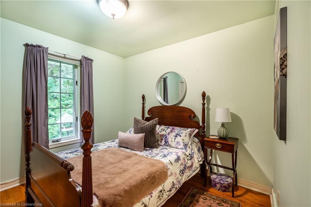 2083 Hollow Road, Thorold, ON - Indoor Photo Showing Bedroom