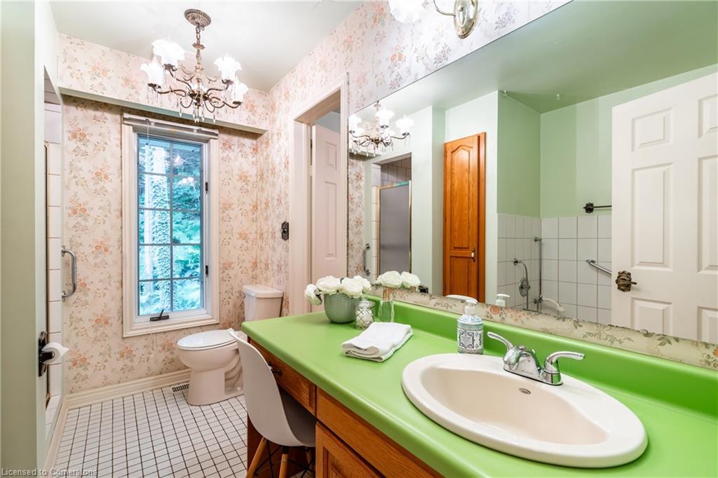 2083 Hollow Road, Thorold, ON - Indoor Photo Showing Bathroom