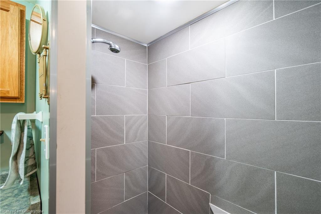 2083 Hollow Road, Thorold, ON - Indoor Photo Showing Bathroom