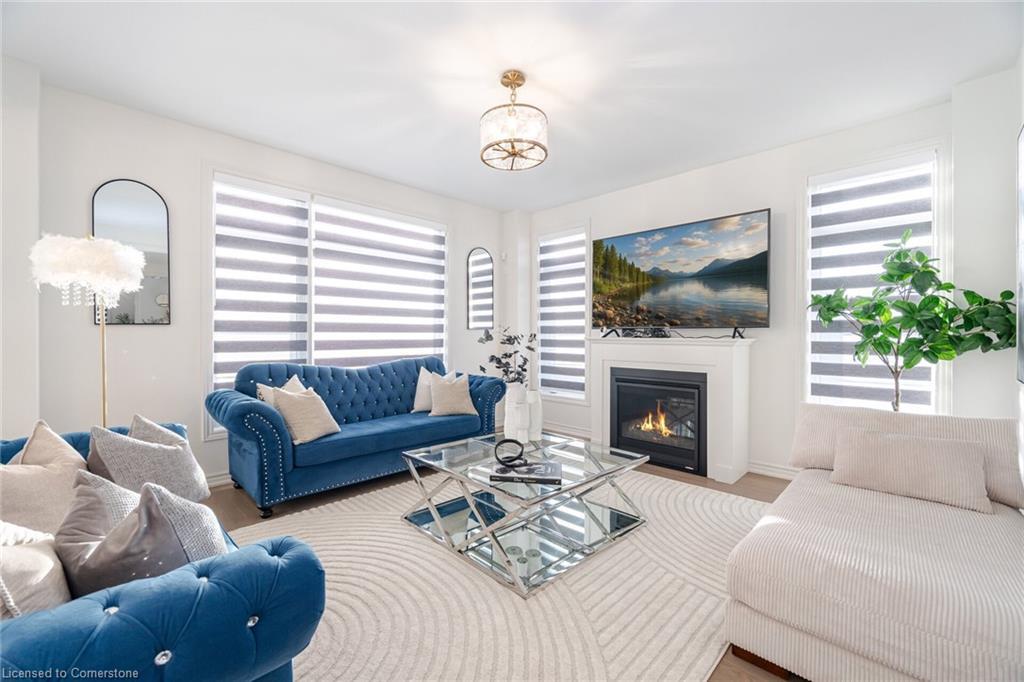 1 Twinleaf Crescent, Adjala-Tosorontio, ON - Indoor Photo Showing Living Room With Fireplace