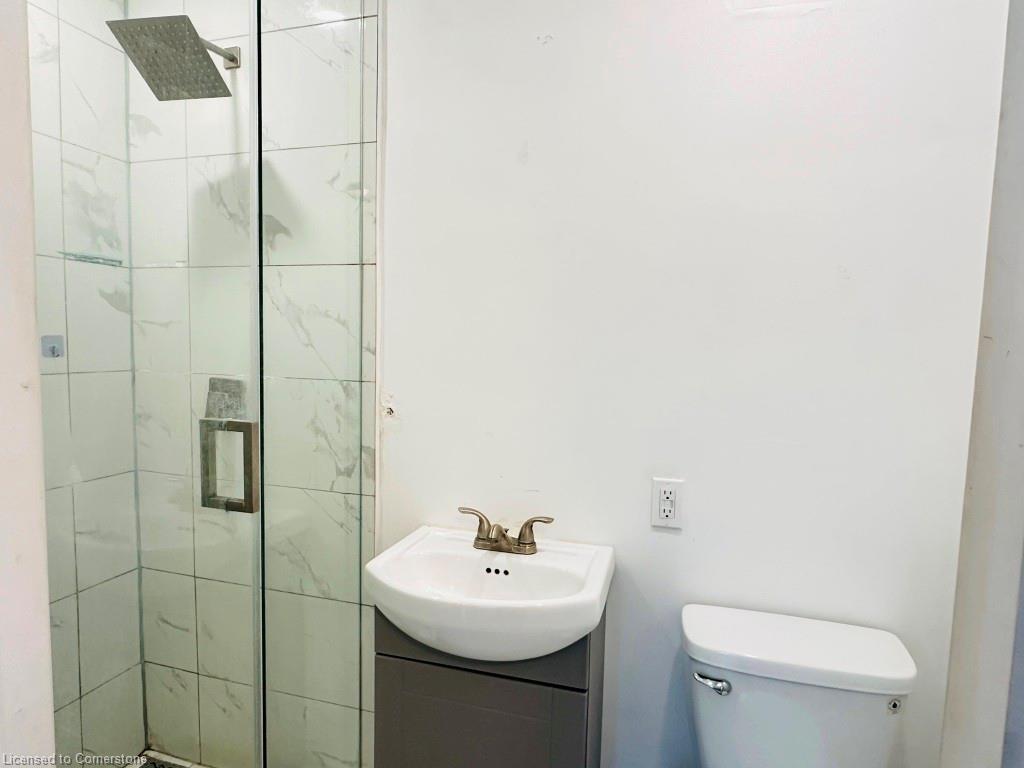 387 Mary Street N, Oshawa, ON - Indoor Photo Showing Bathroom