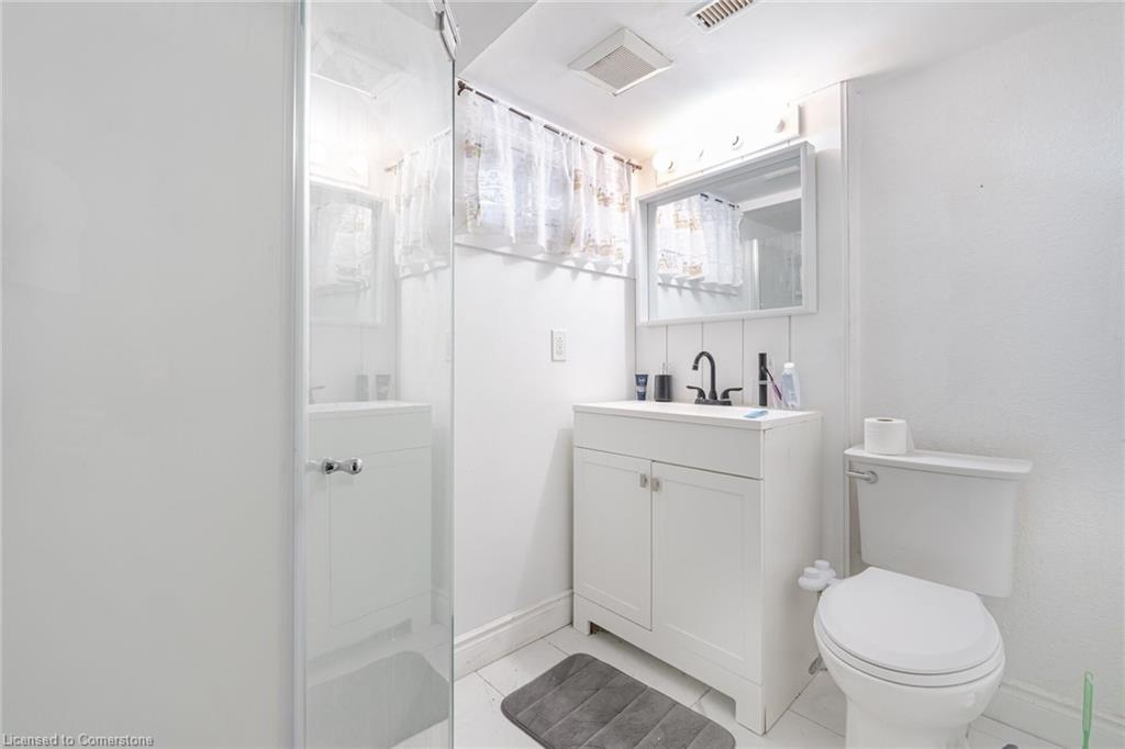 387 Mary Street N, Oshawa, ON - Indoor Photo Showing Bathroom