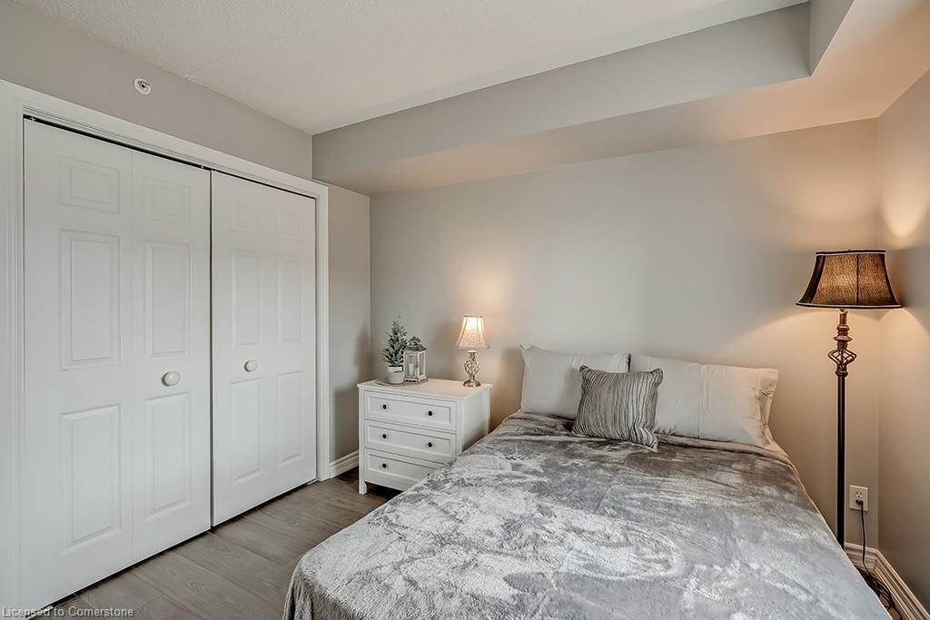 110-1441 Walker'S Line, Burlington, ON - Indoor Photo Showing Bedroom