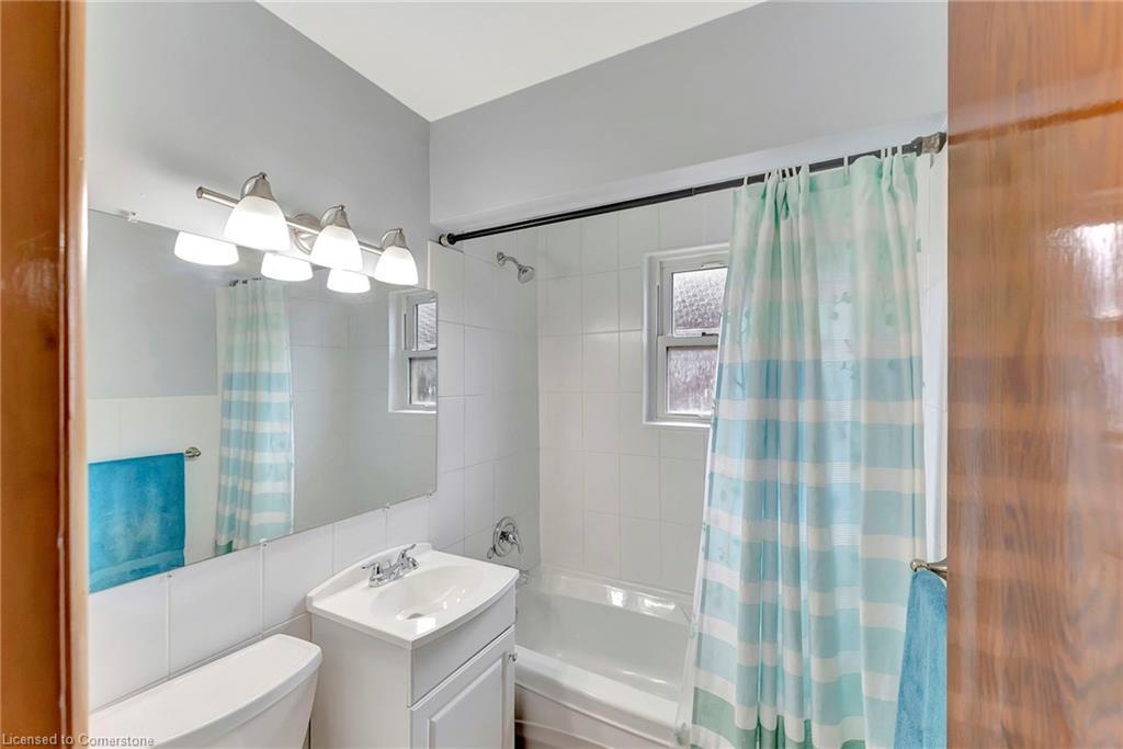 Upper-317 Highland Road W, Hamilton, ON - Indoor Photo Showing Bathroom