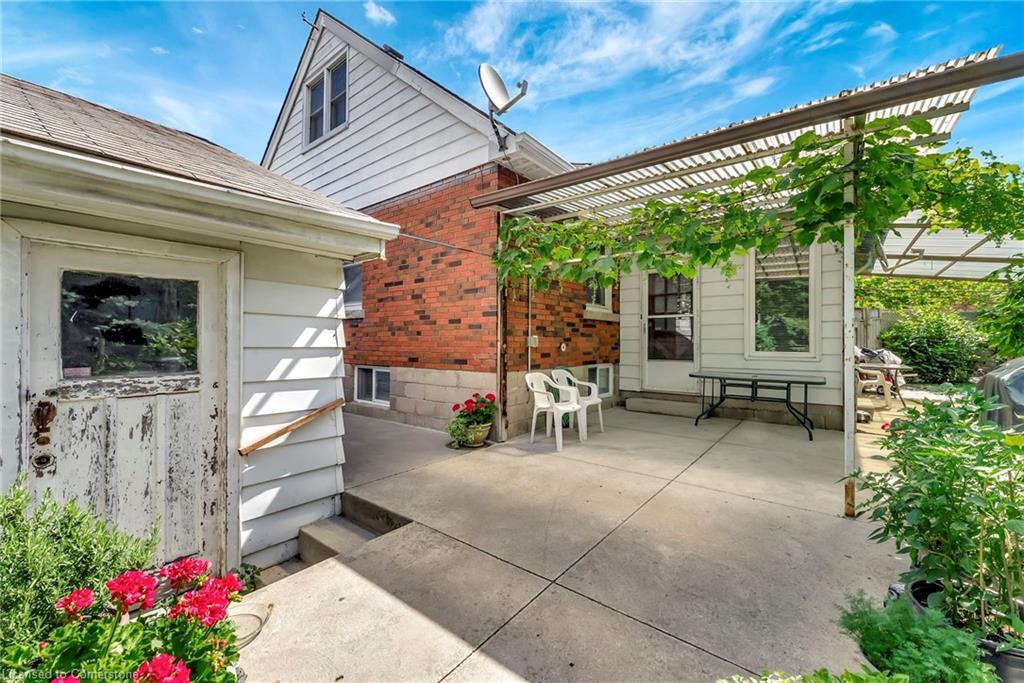 Upper-317 Highland Road W, Hamilton, ON - Outdoor