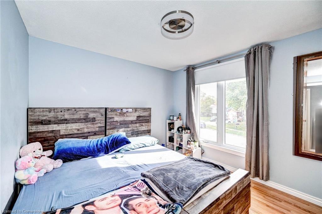 288 Salisbury Avenue, Cambridge, ON - Indoor Photo Showing Bedroom