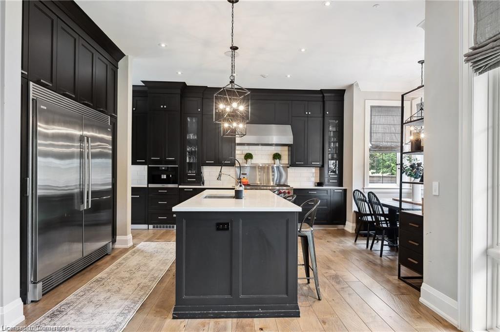 1247 Wood Place, Oakville, ON - Indoor Photo Showing Kitchen With Upgraded Kitchen