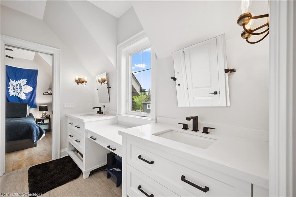1247 Wood Place, Oakville, ON - Indoor Photo Showing Bathroom