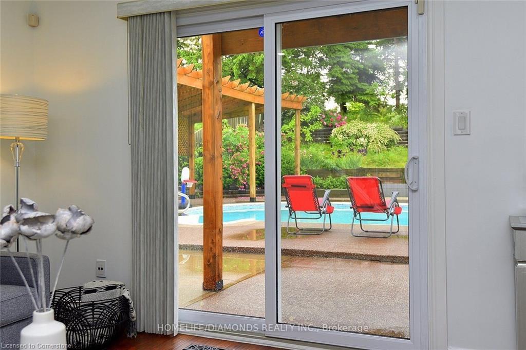 95 Birchpark Drive N, Grimsby, ON - Indoor Photo Showing Other Room