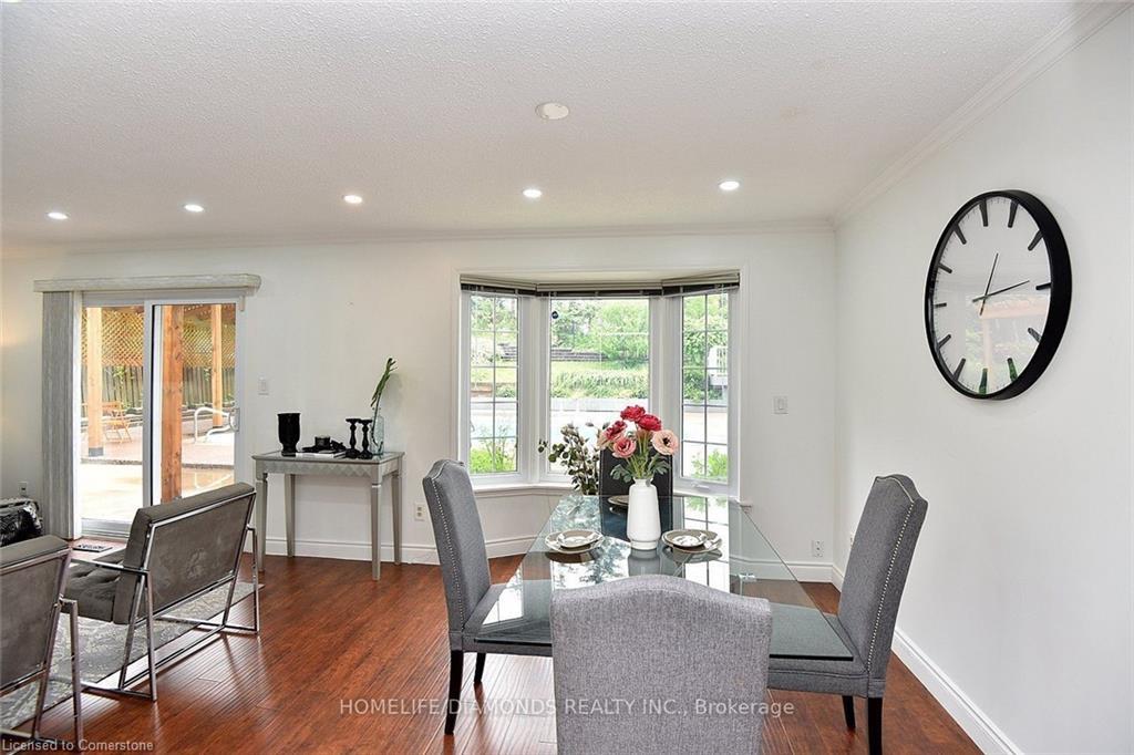 95 Birchpark Drive N, Grimsby, ON - Indoor Photo Showing Dining Room