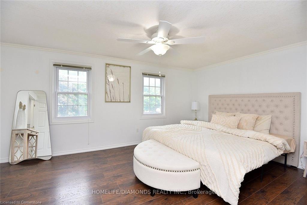 95 Birchpark Drive N, Grimsby, ON - Indoor Photo Showing Bedroom