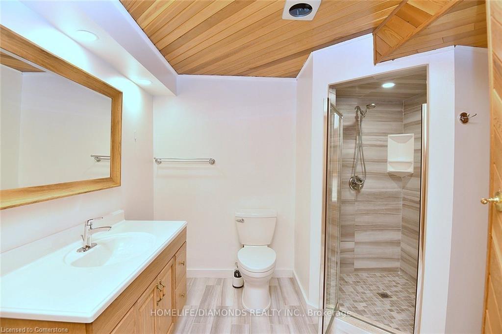 95 Birchpark Drive N, Grimsby, ON - Indoor Photo Showing Bathroom