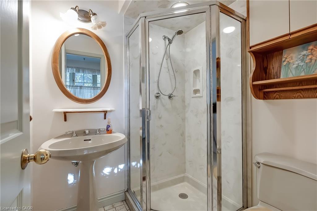 1296 Cumnock Crescent, Oakville, ON - Indoor Photo Showing Bathroom