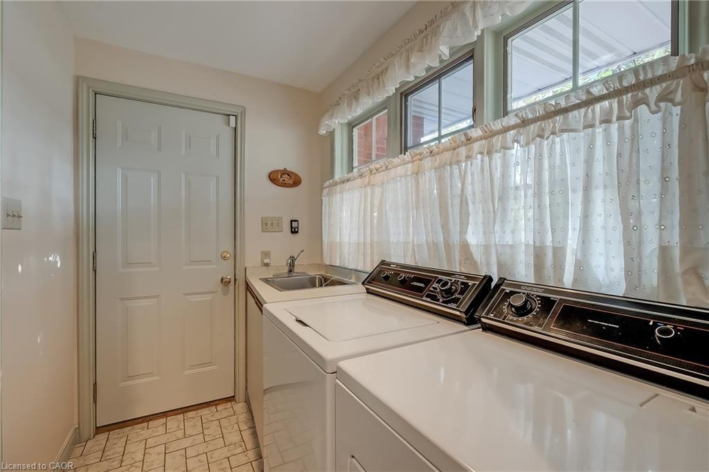 1296 Cumnock Crescent, Oakville, ON - Indoor Photo Showing Laundry Room