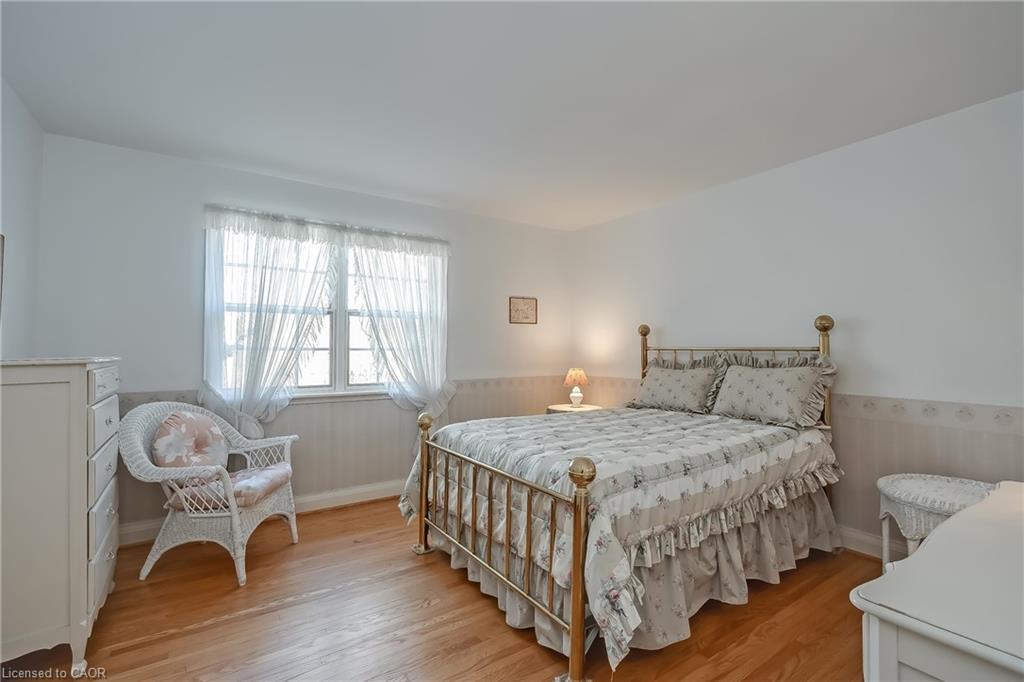 1296 Cumnock Crescent, Oakville, ON - Indoor Photo Showing Bedroom