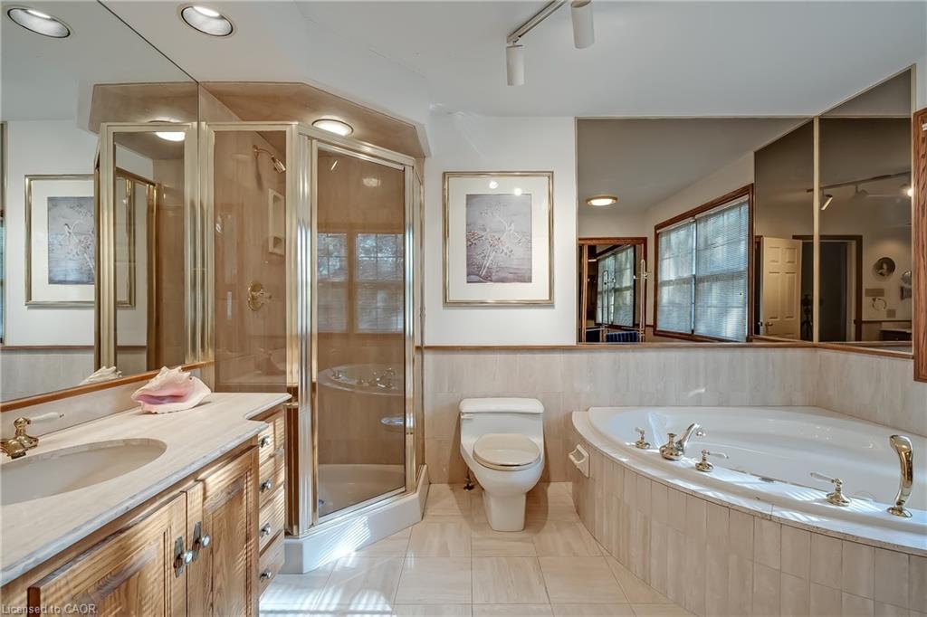 1296 Cumnock Crescent, Oakville, ON - Indoor Photo Showing Bathroom