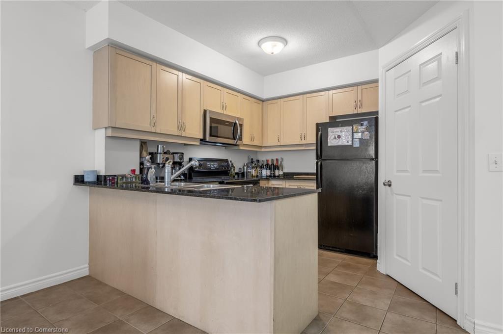 209-47 Caroline Street N, Hamilton, ON - Indoor Photo Showing Kitchen