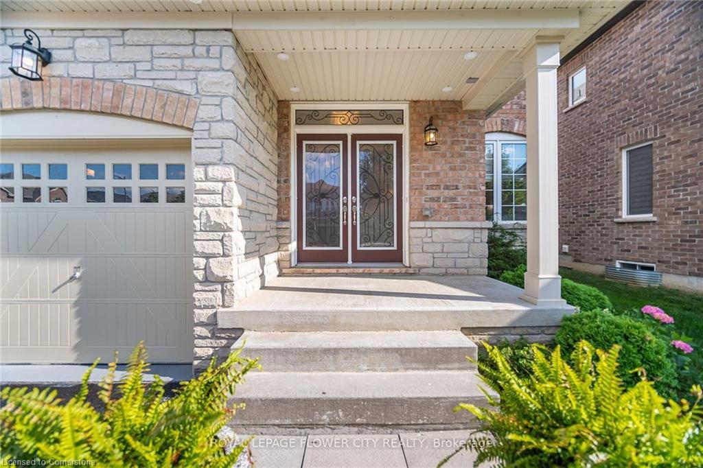 457 Dougall Avenue, Caledon, ON - Outdoor