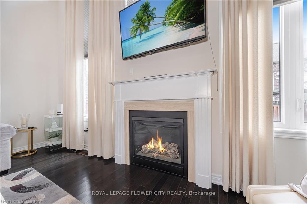 457 Dougall Avenue, Caledon, ON - Indoor Photo Showing Living Room With Fireplace