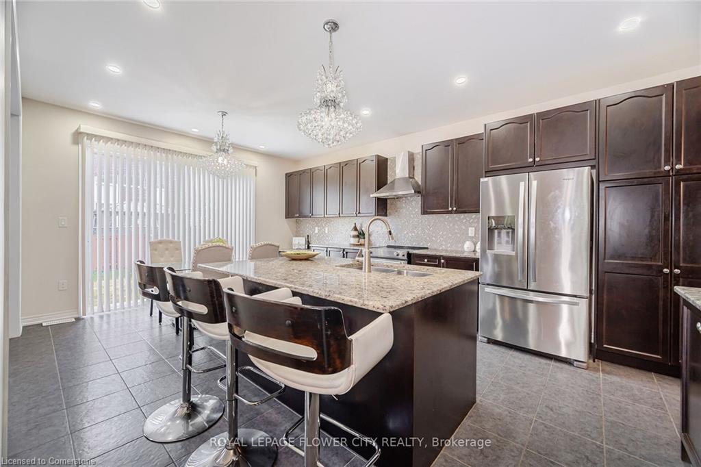 457 Dougall Avenue, Caledon, ON - Indoor Photo Showing Kitchen With Upgraded Kitchen