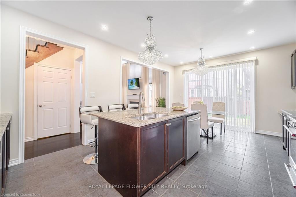 457 Dougall Avenue, Caledon, ON - Indoor Photo Showing Kitchen