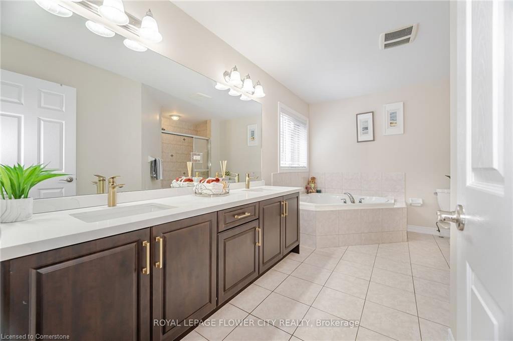 457 Dougall Avenue, Caledon, ON - Indoor Photo Showing Bathroom
