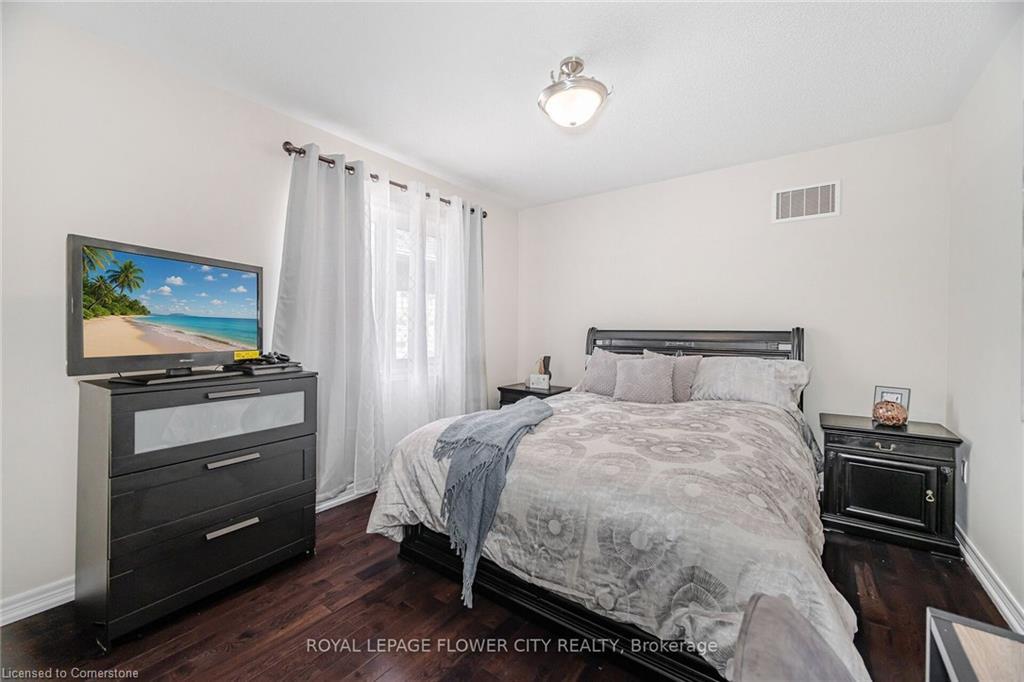457 Dougall Avenue, Caledon, ON - Indoor Photo Showing Bedroom