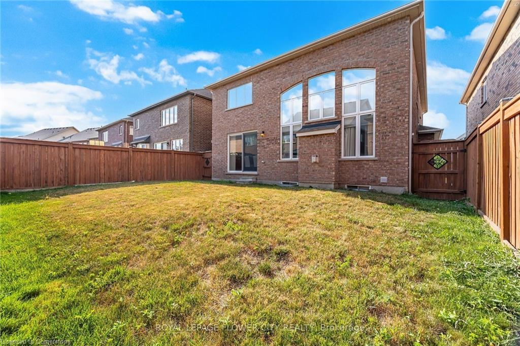 457 Dougall Avenue, Caledon, ON - Outdoor